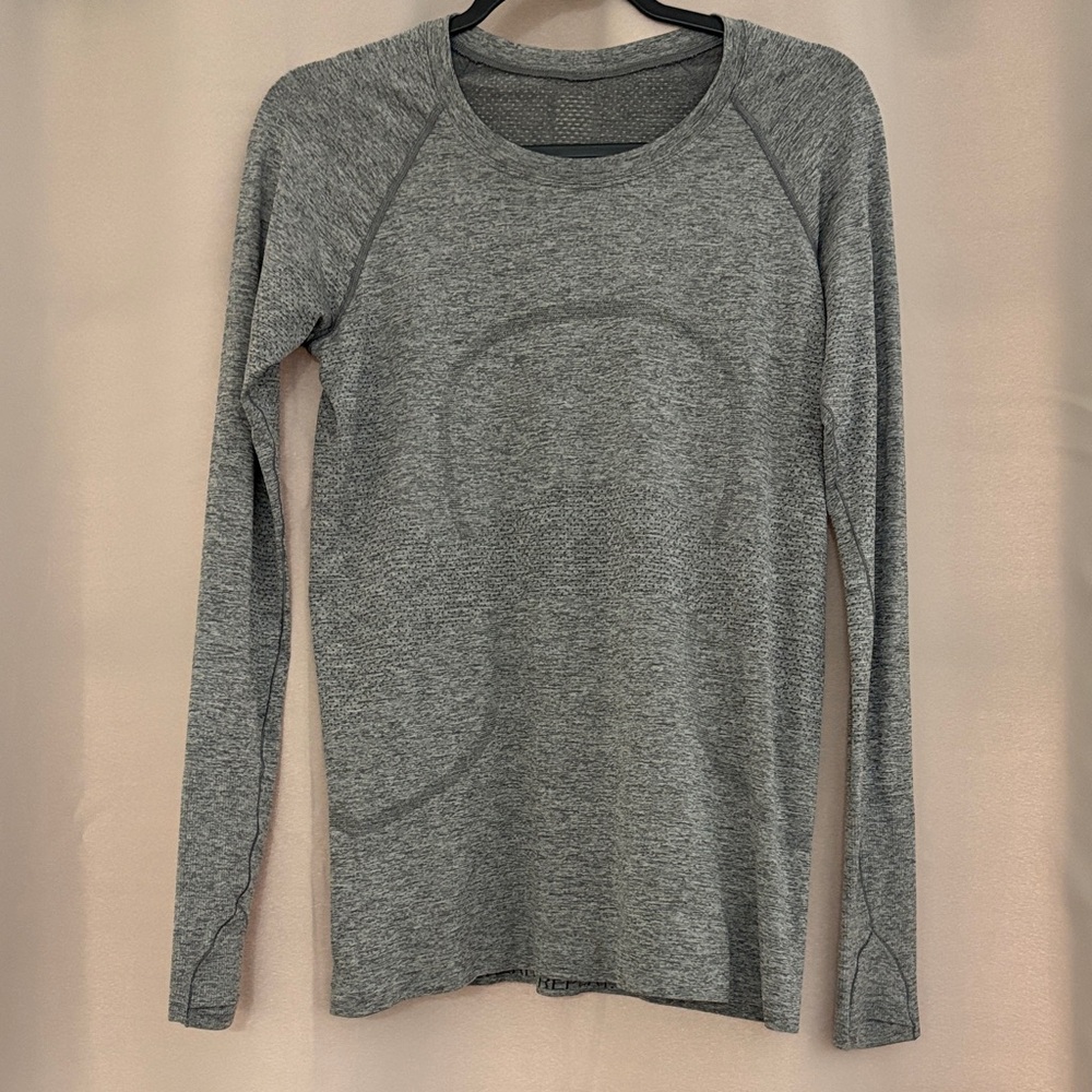 lululemon athletica Heathered Gray Long Sleeve Top